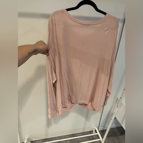 Women’s plus size long sleeve ribbed top with knotted front. Size 2XL - Picture 3 of 5